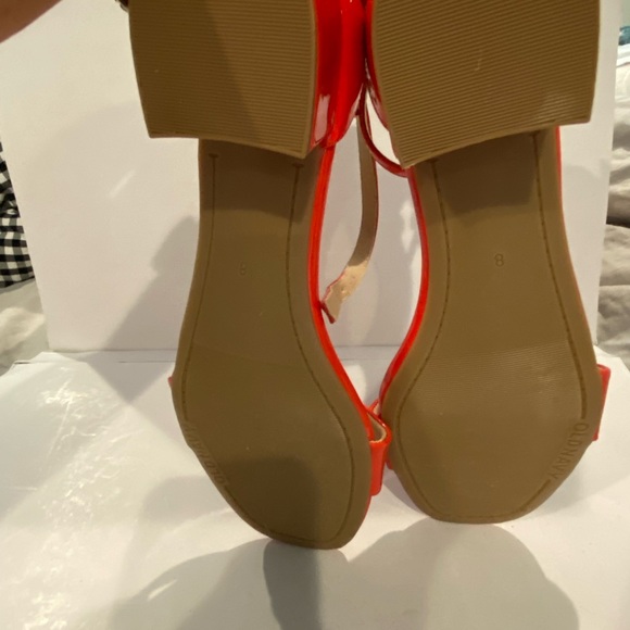 OLD NAVY Neon Red Patent Sandals. NWOT. SZ. 8. SUPER CUTE! Low Block Heels. - Picture 8 of 8